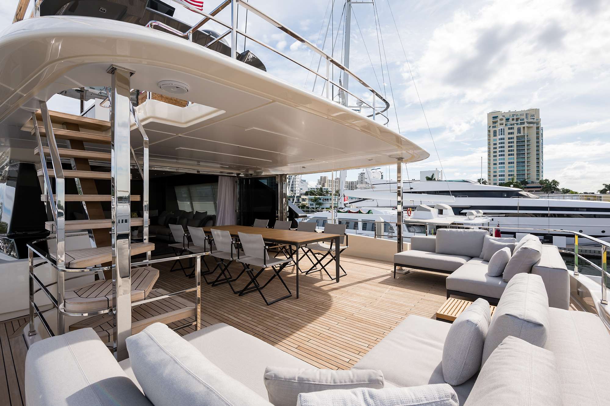 Mid deck