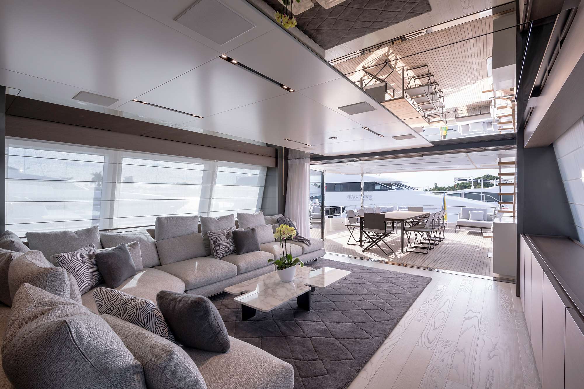 sky loung