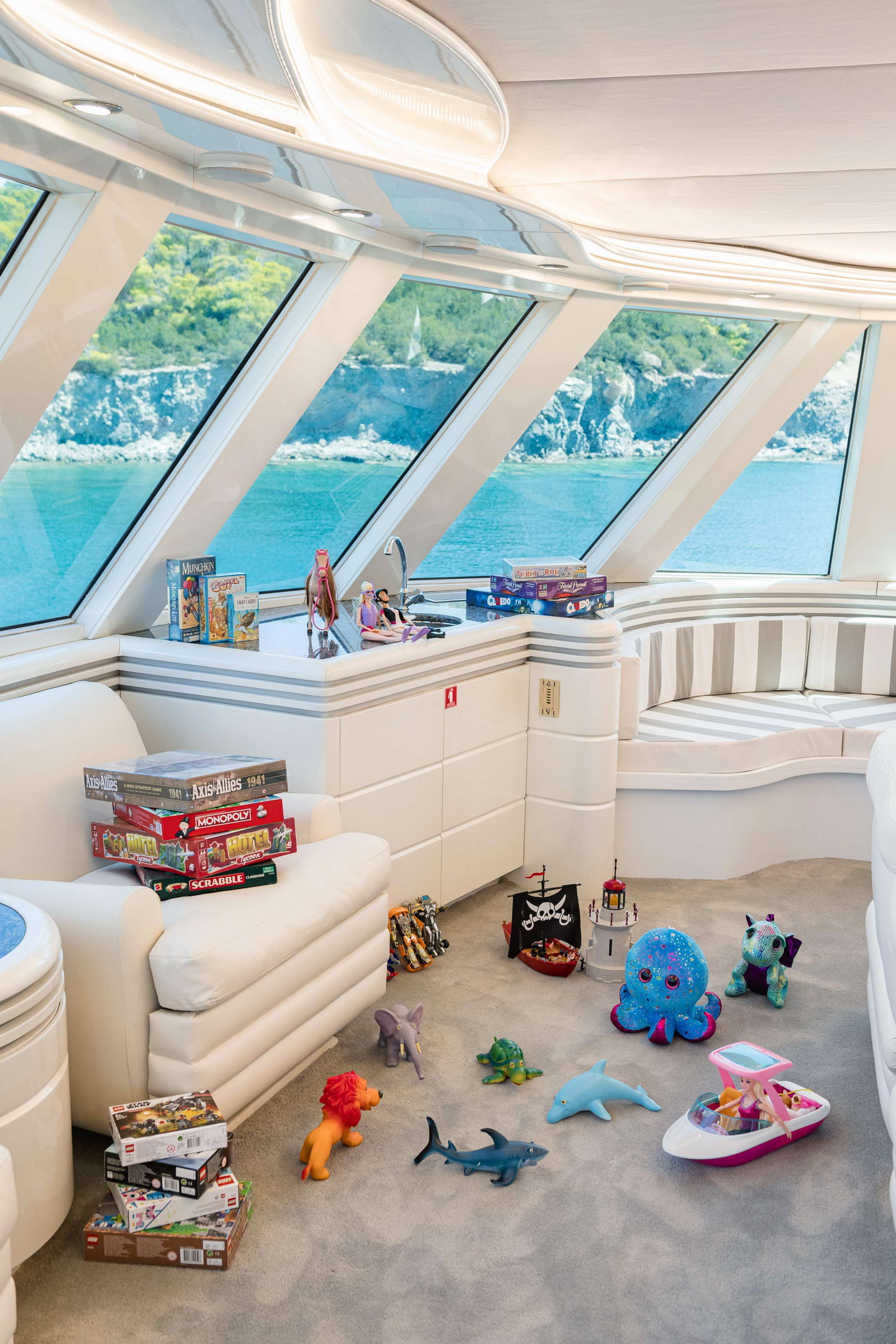 WIND OF FORTUNE Yacht Charter - Playroom