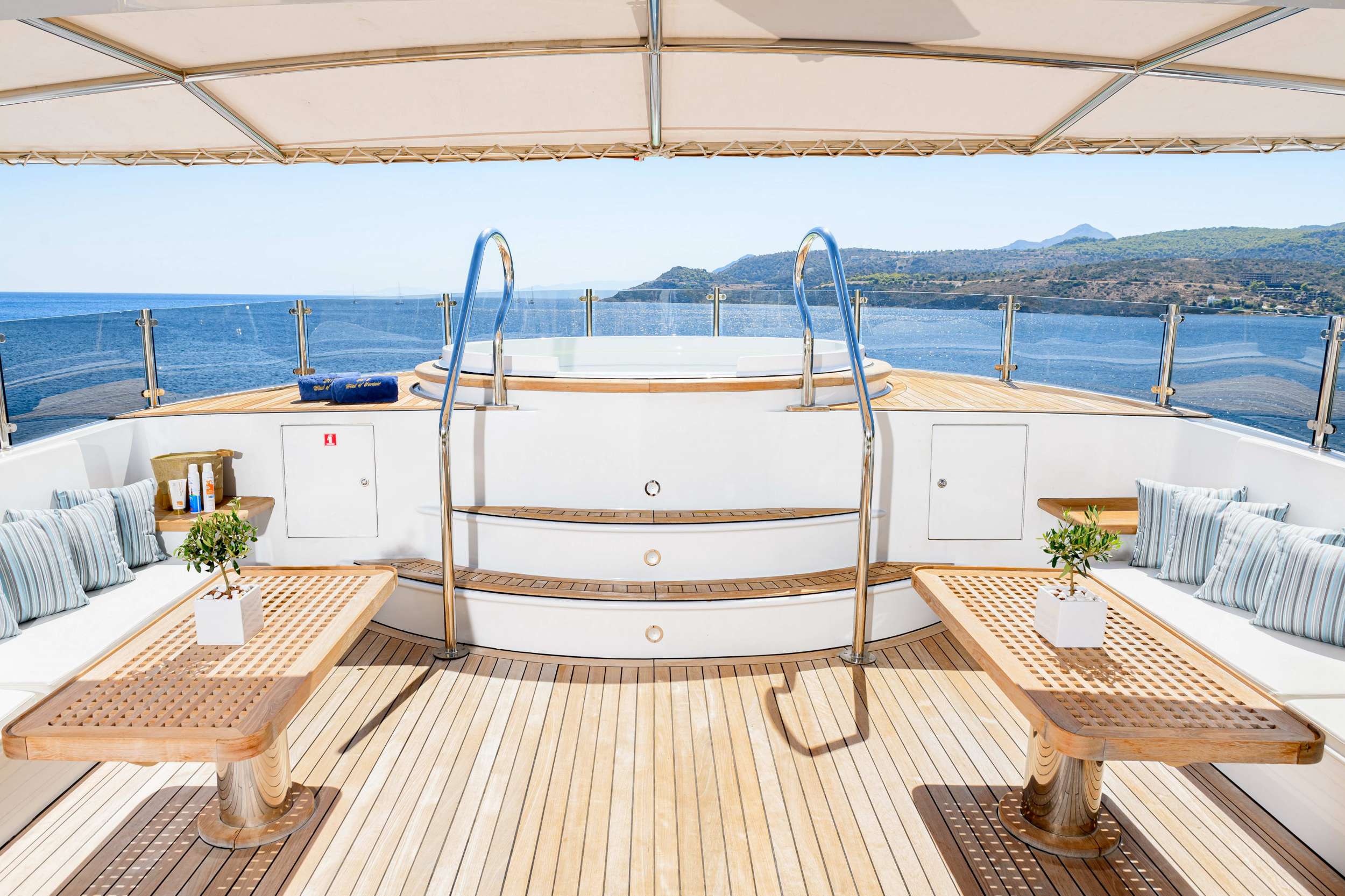 WIND OF FORTUNE Yacht Charter - Shaded Sun Deck - Jacuzzi