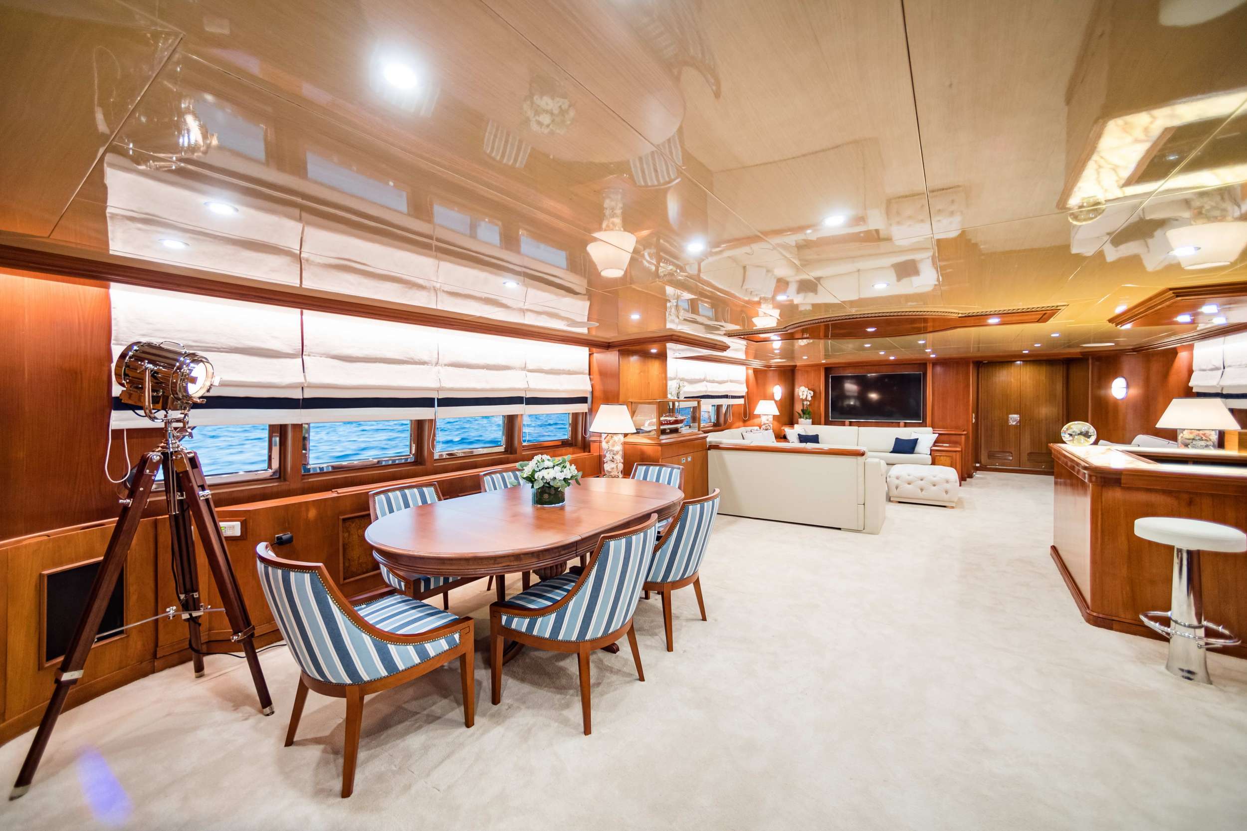 WIND OF FORTUNE Yacht Charter - Salon