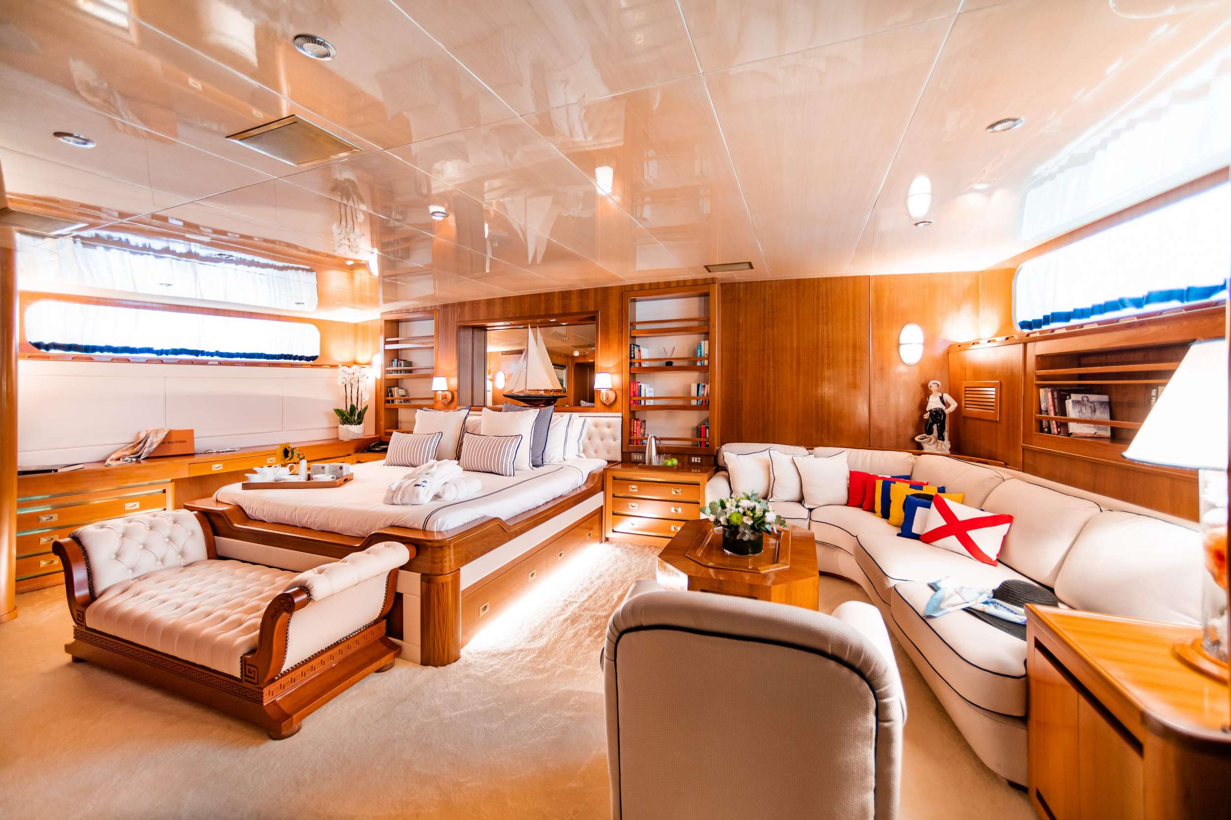 WIND OF FORTUNE Yacht Charter - Master Suite