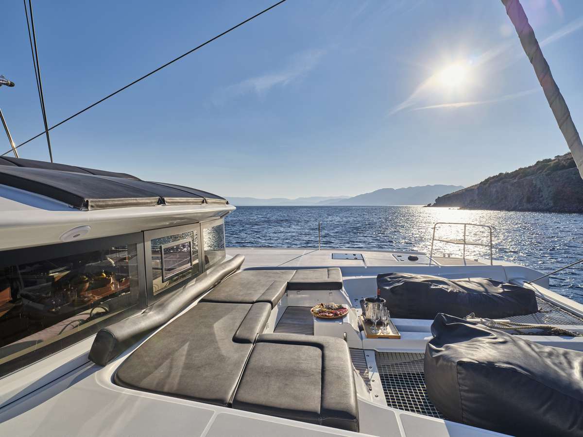 Fore Deck - Sunbathing Area