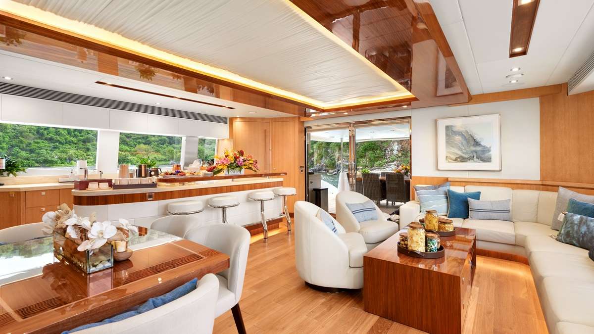 SEAGLASS 74 Yacht Charter - Alfresco dining on the aft deck