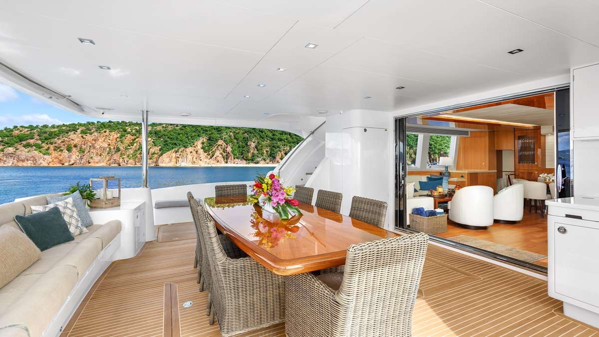 SEAGLASS 74 Yacht Charter - On Deck Master Stateroom
