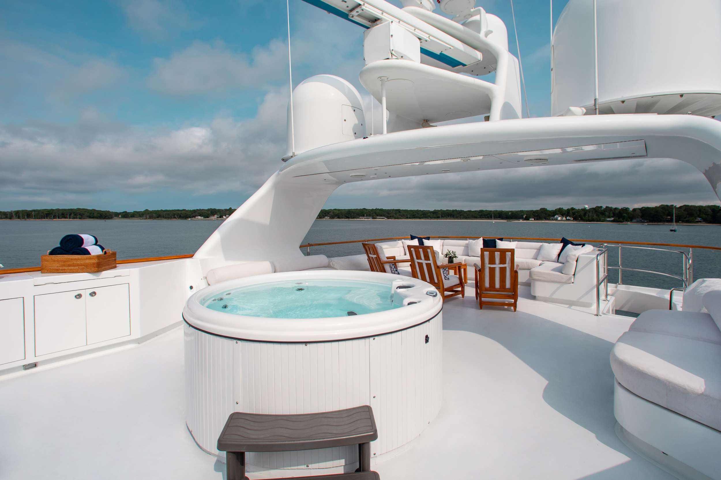 SUN DECK JACUZZI