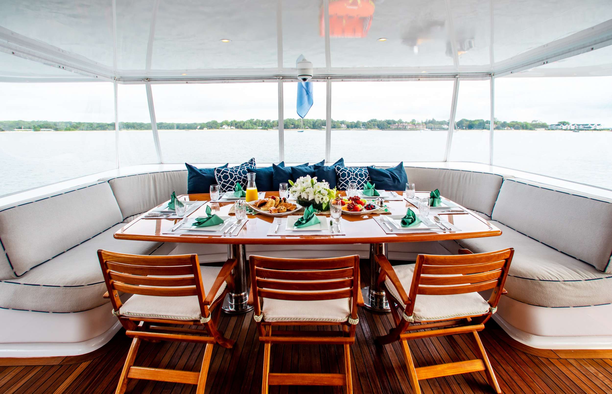 MAIN DECK AFT