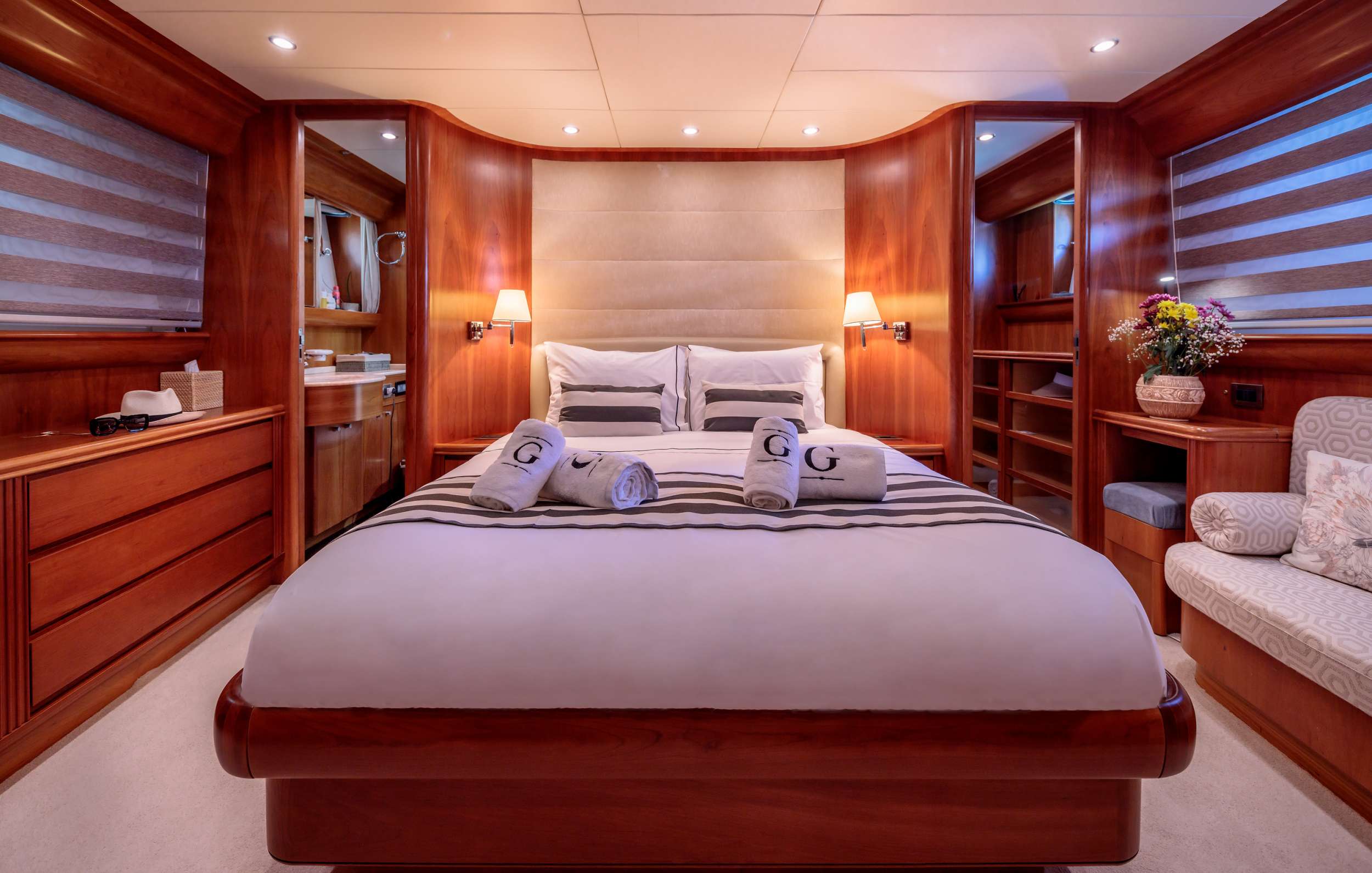 GORGEOUS Yacht Charter - Master cabin