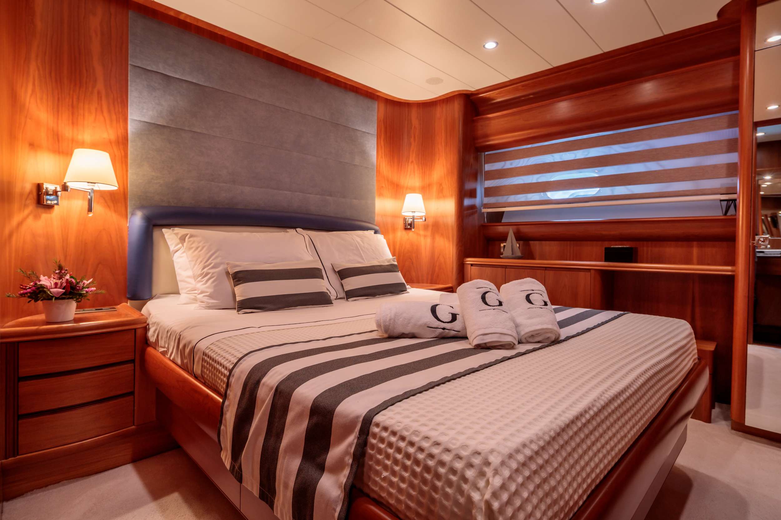 GORGEOUS Yacht Charter - VIP cabin