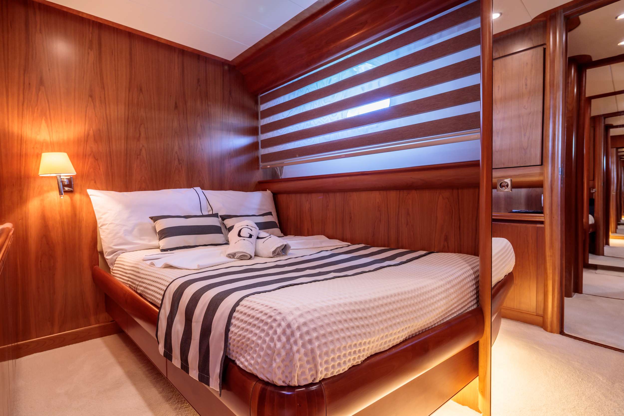 GORGEOUS Yacht Charter - Semi-double cabin