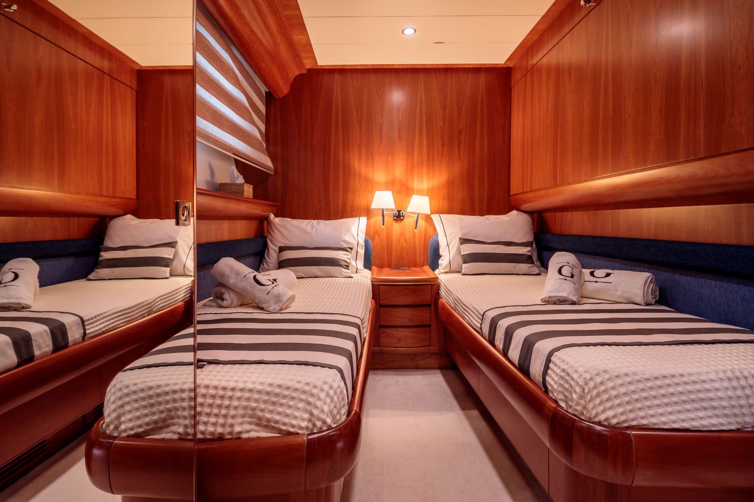 GORGEOUS Yacht Charter - Twin cabin