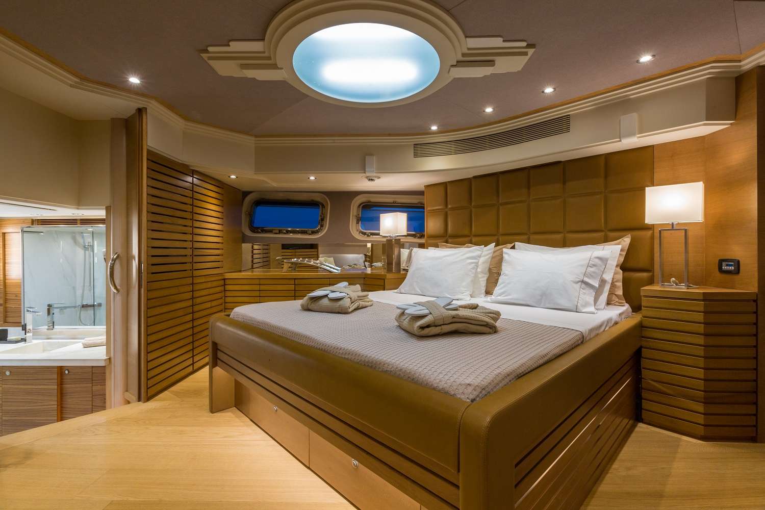 AQUARELLA Yacht Charter - Master cabin