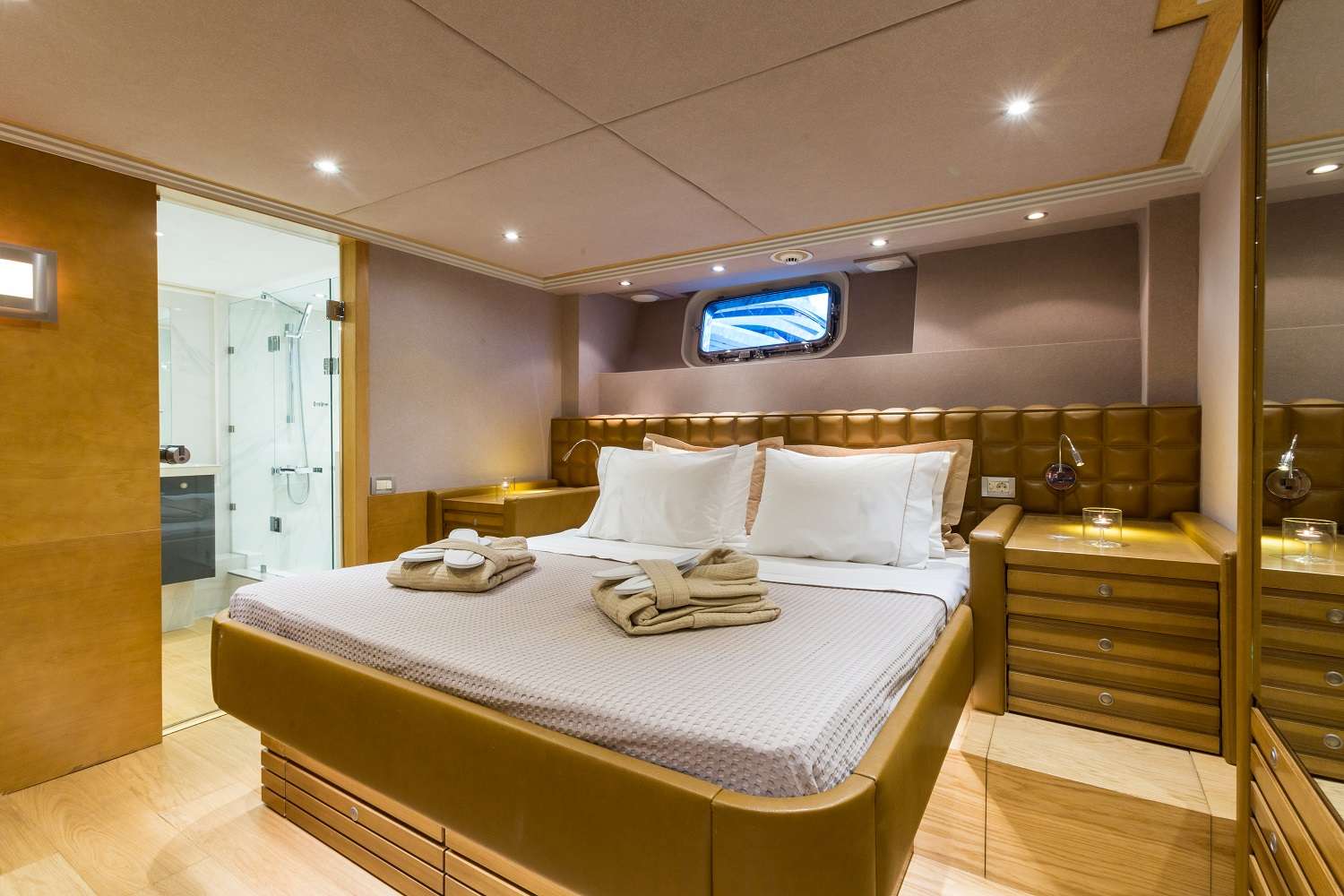 AQUARELLA Yacht Charter - VIP cabin