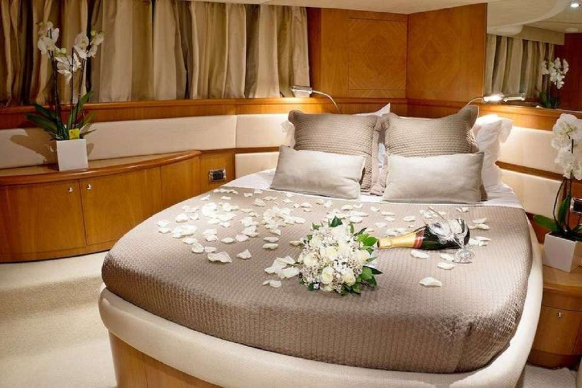 PRAXIS 4 Yacht Charter - Master cabin