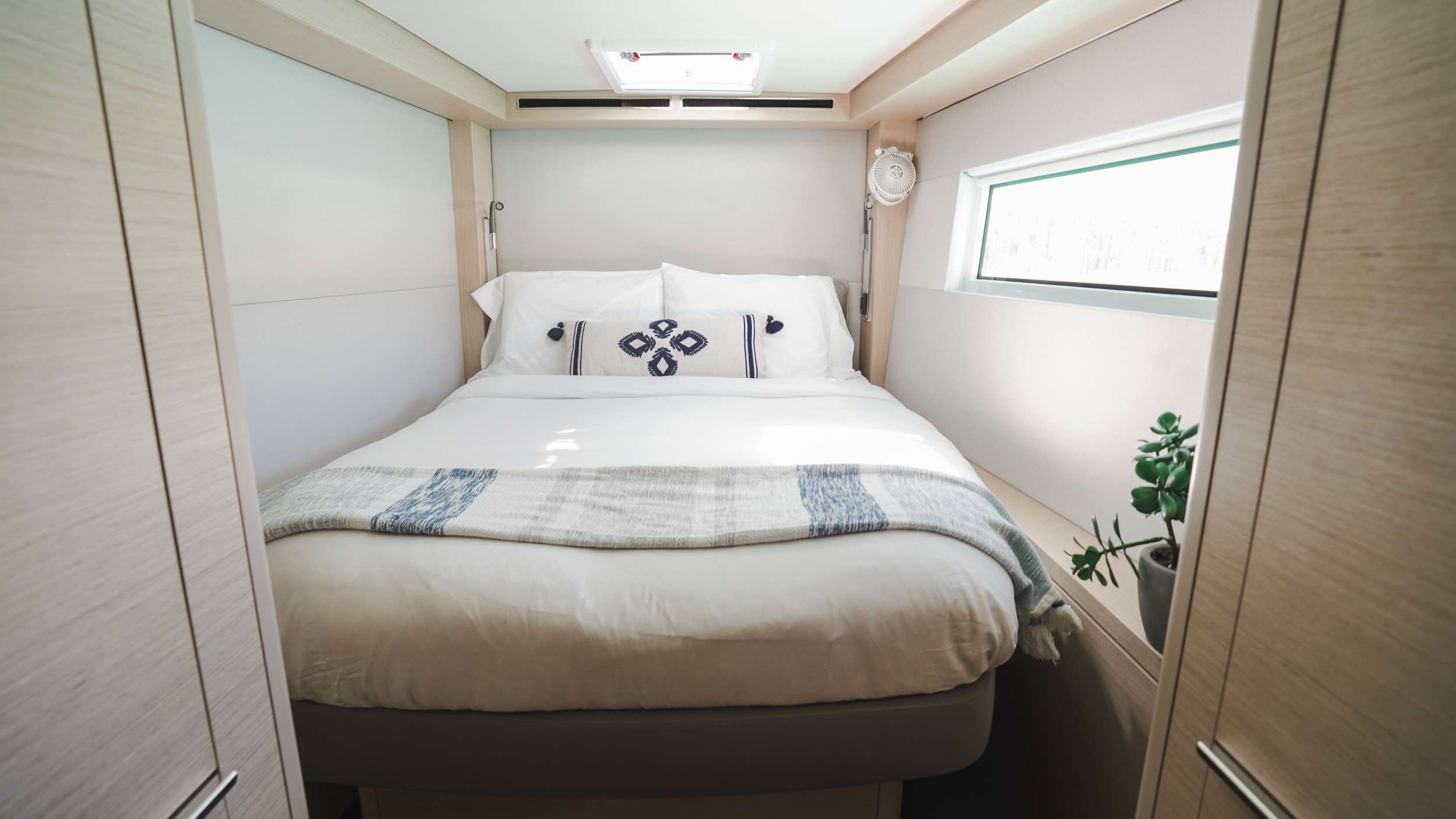 ETHER Yacht Charter - Guest Cabin