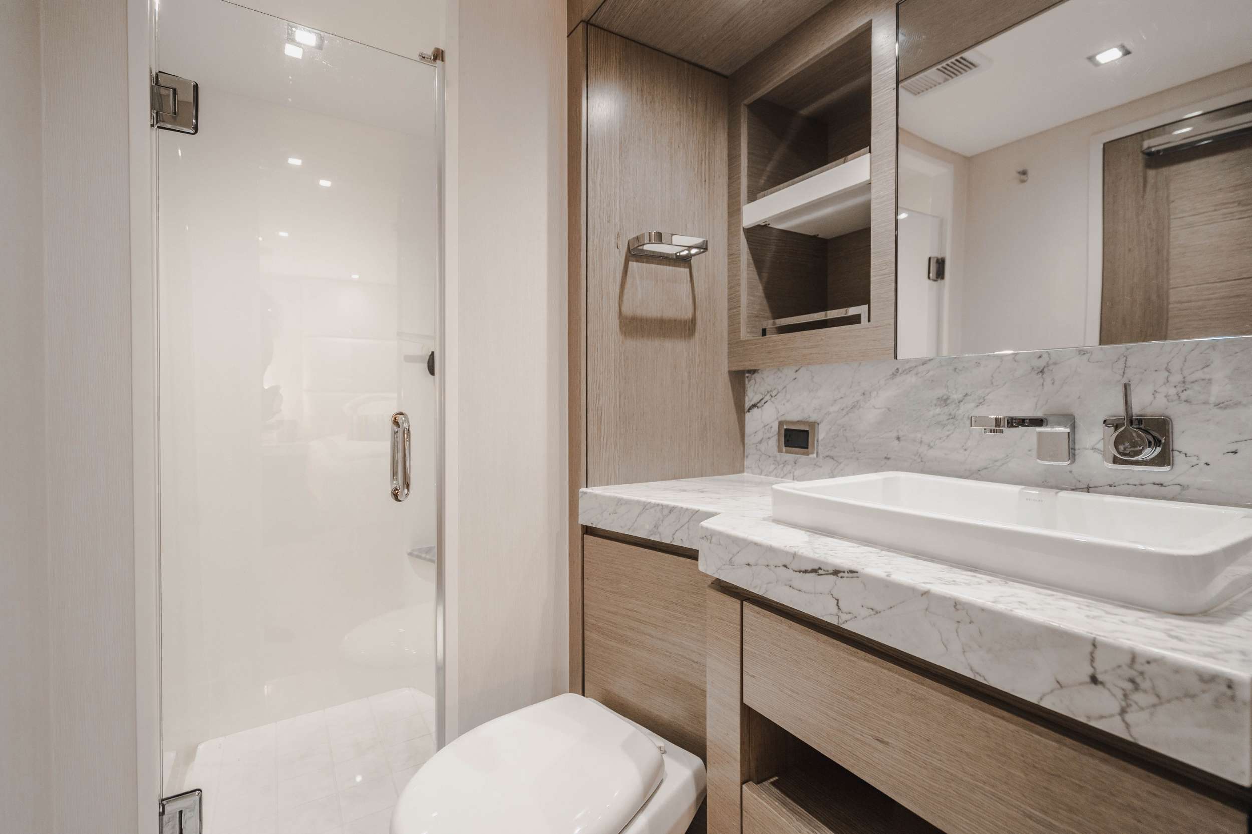 Starboard En Suite with Shower