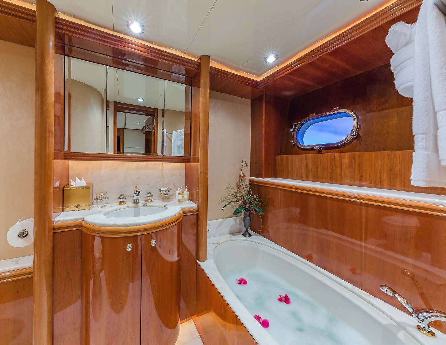 Lower Deck Master Ensuite