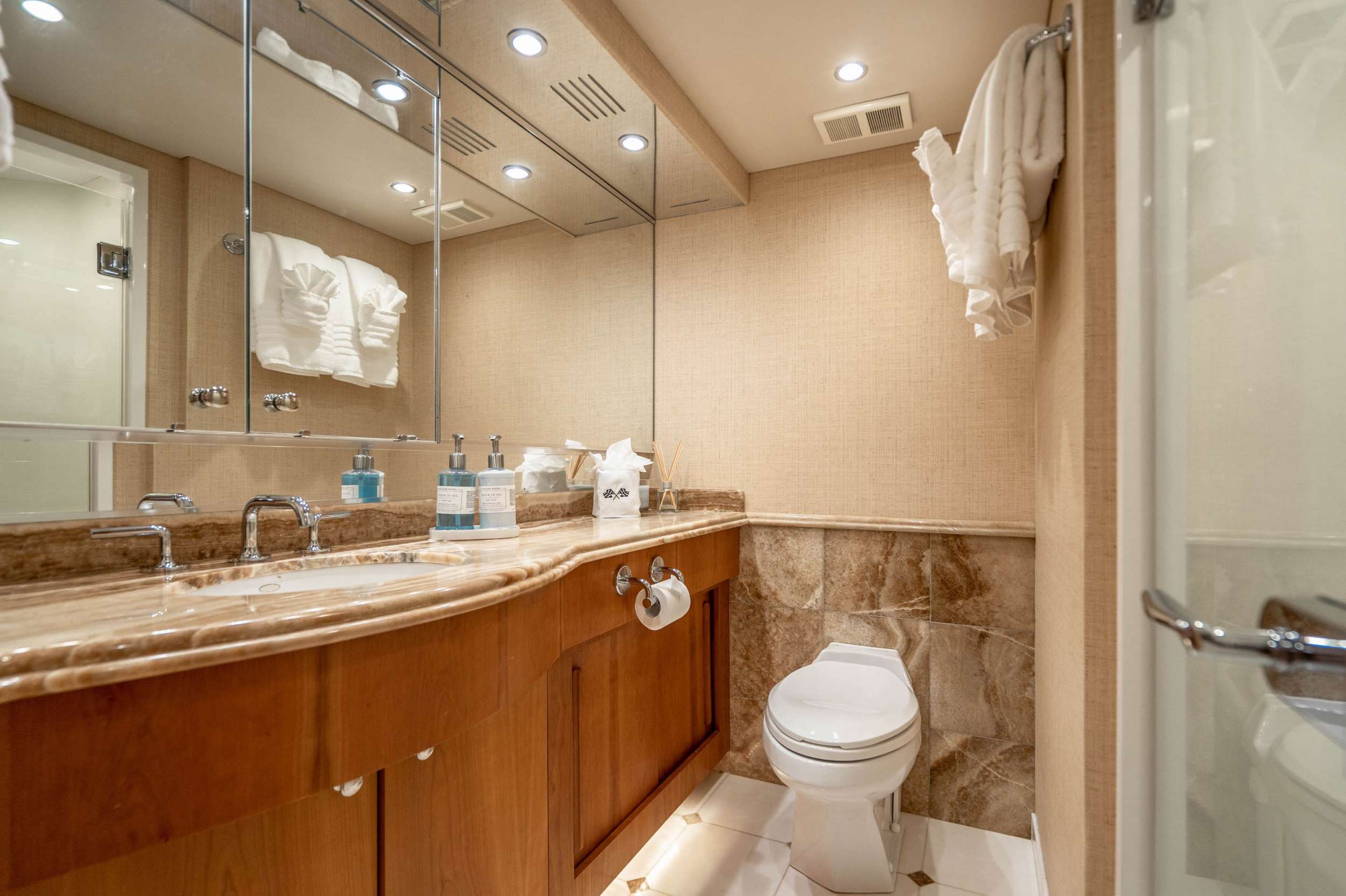 Queen Ensuite #1