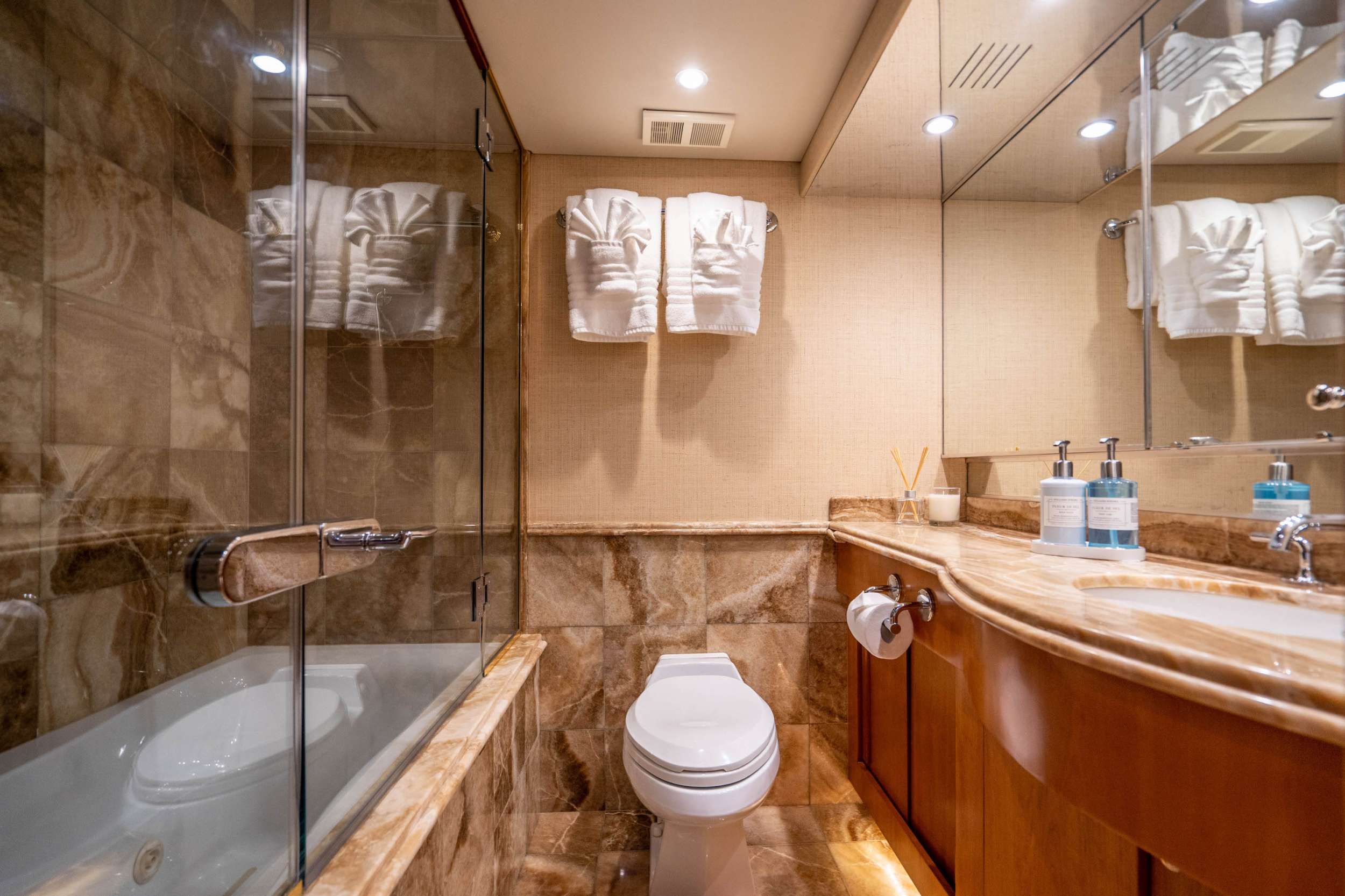 Queen Ensuite #2