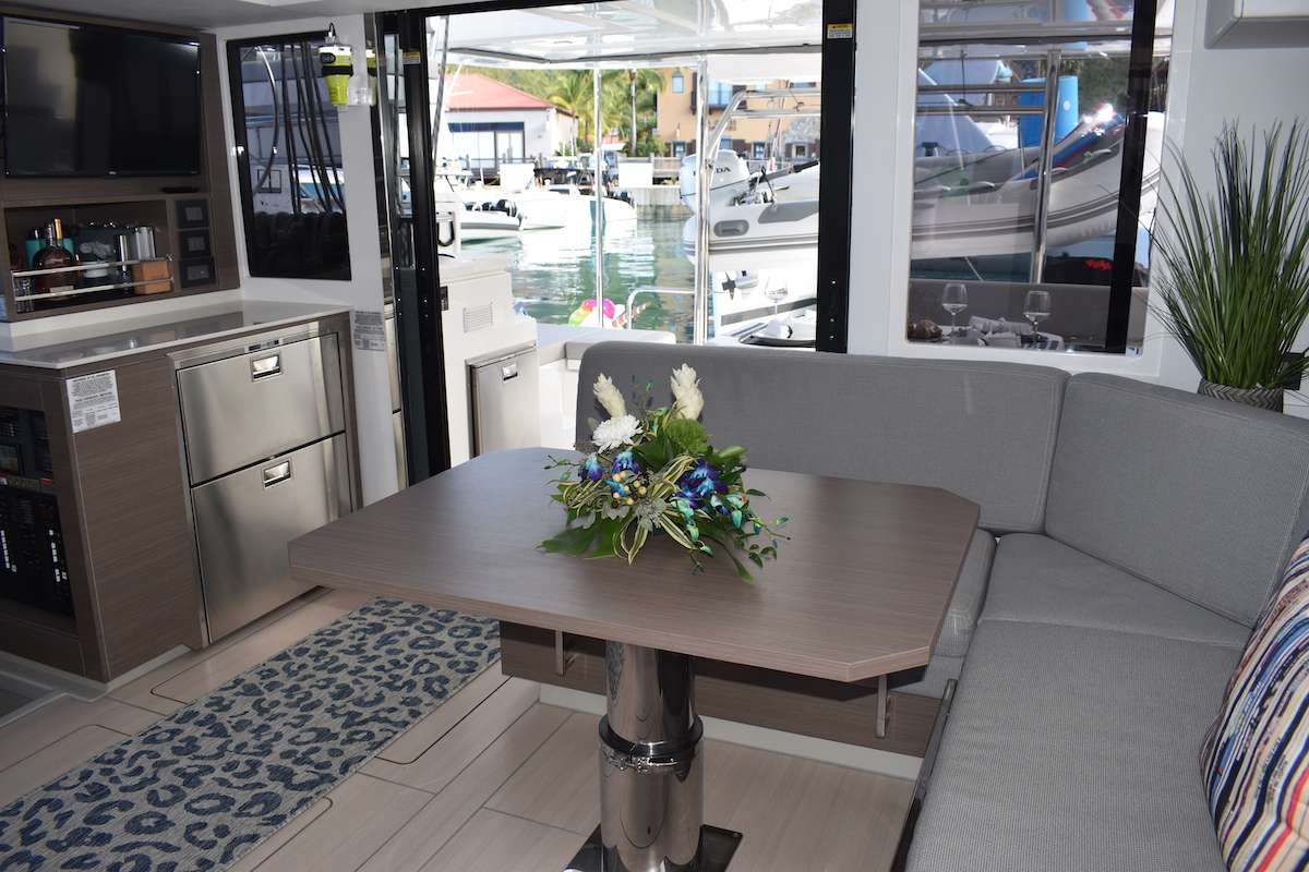 BELIEVEN Yacht Charter - Salon