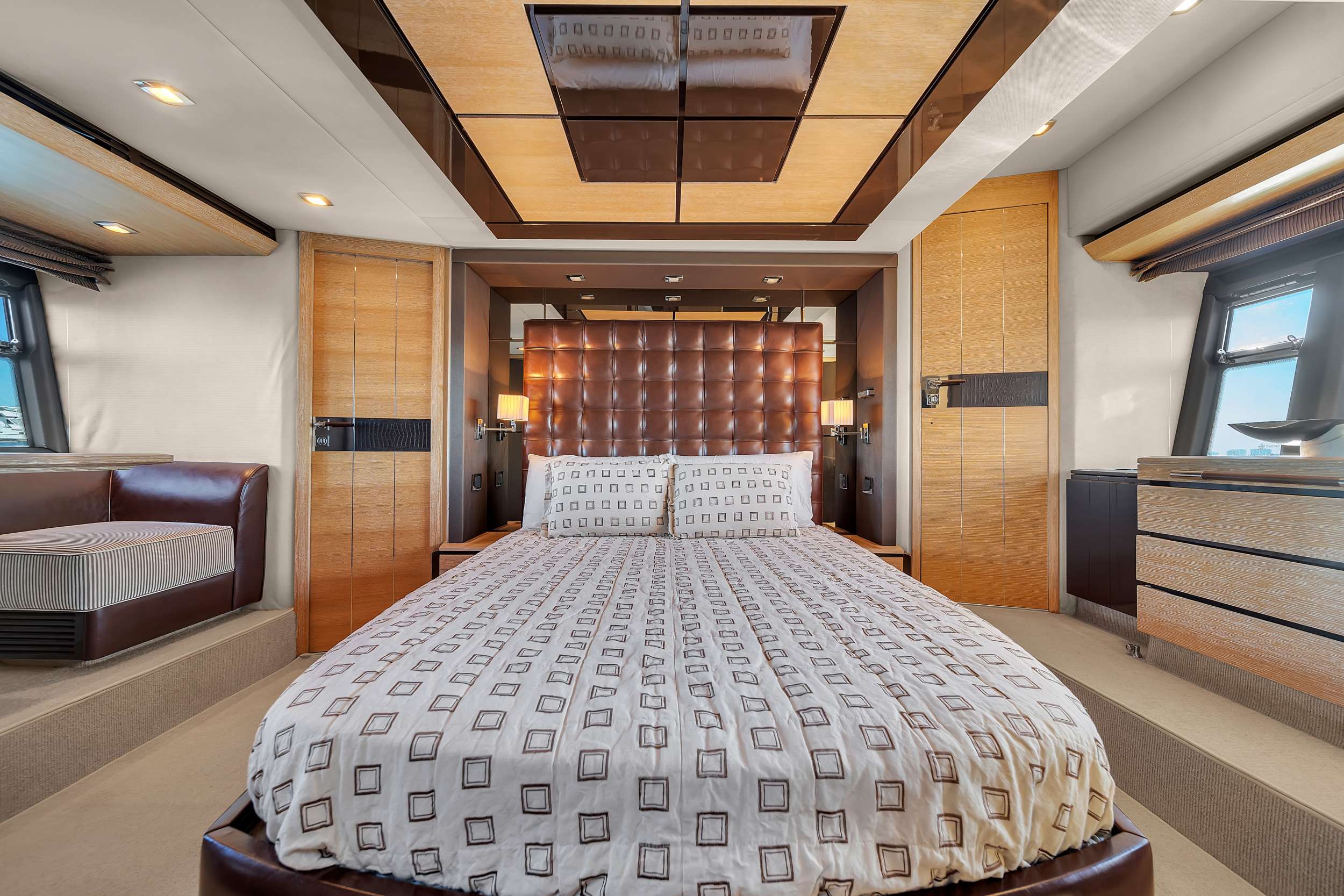 LUPO Yacht Charter - Master Cabin Bed