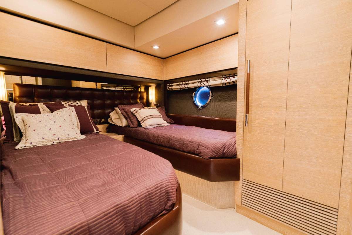 LUPO Yacht Charter - King Convertible Cabin