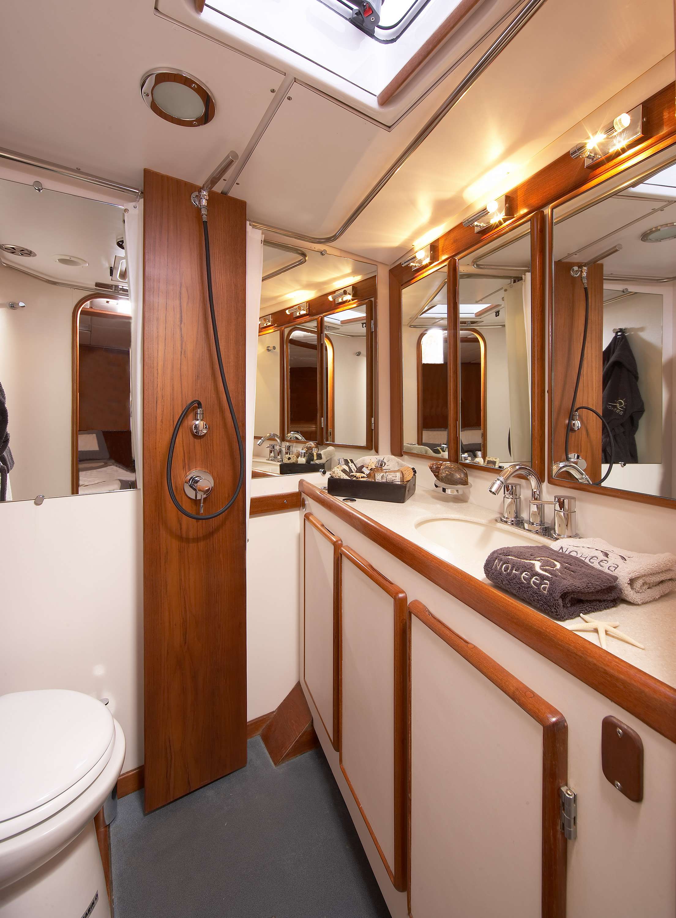 Master cabin head