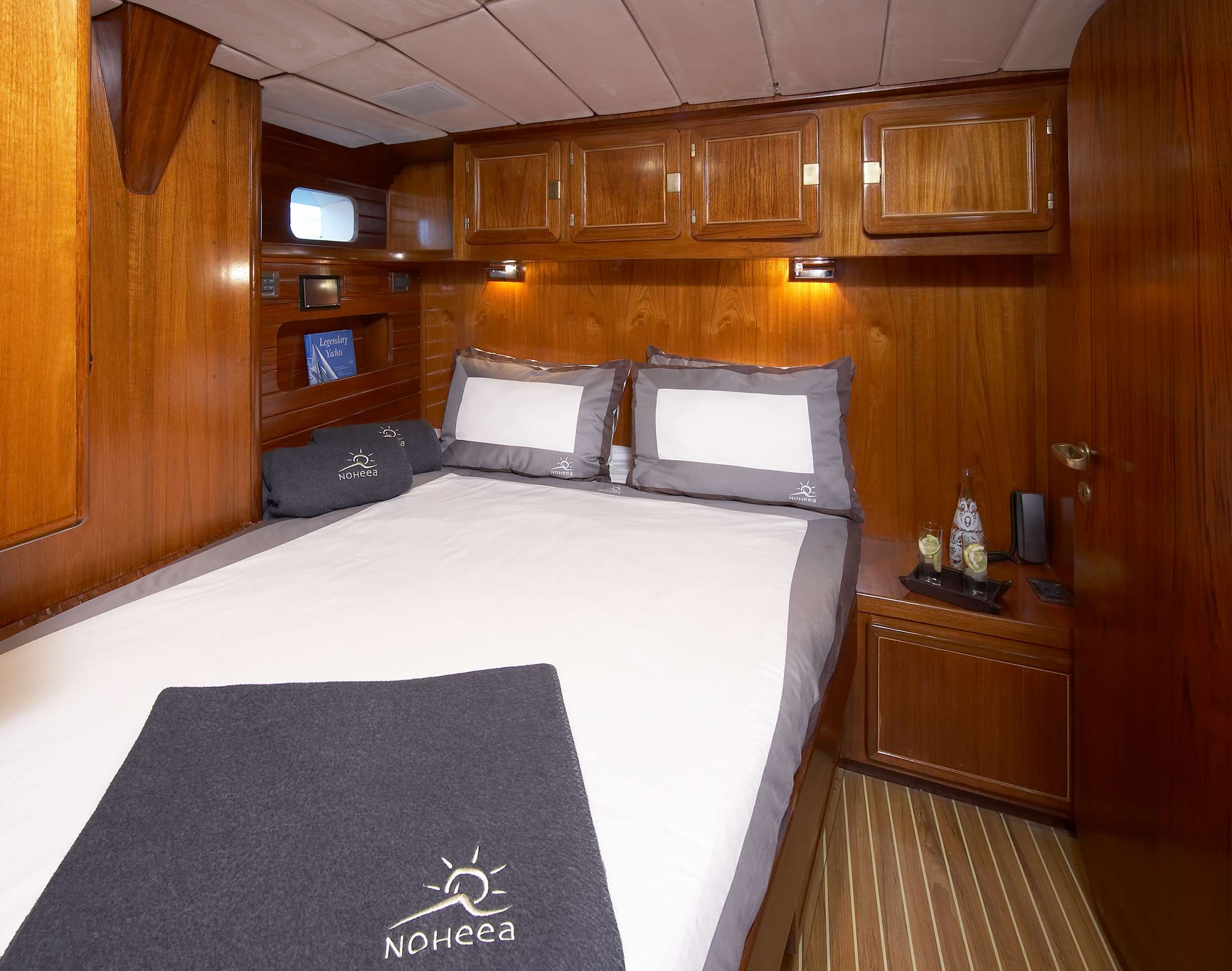 Guest queen cabin