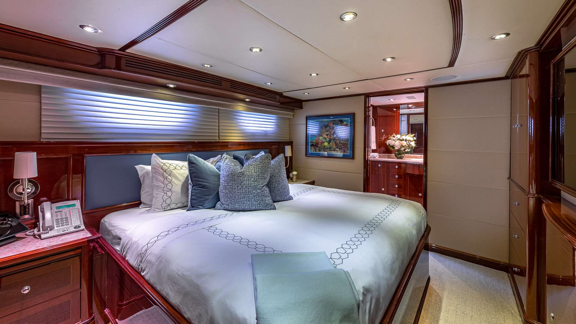 KASHMIR Yacht Charter - Identical King Guest Stateroom (Nassau)