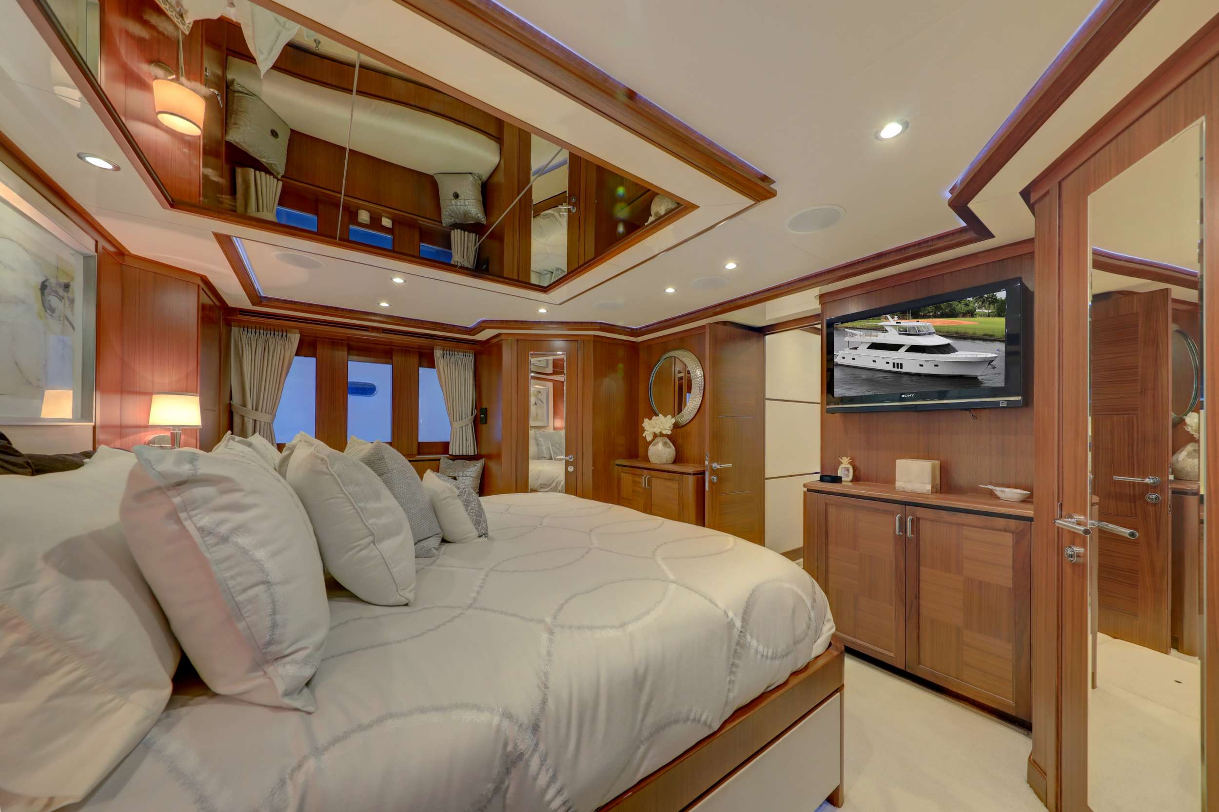 UNCORKED Yacht Charter - Master Stateroom Other