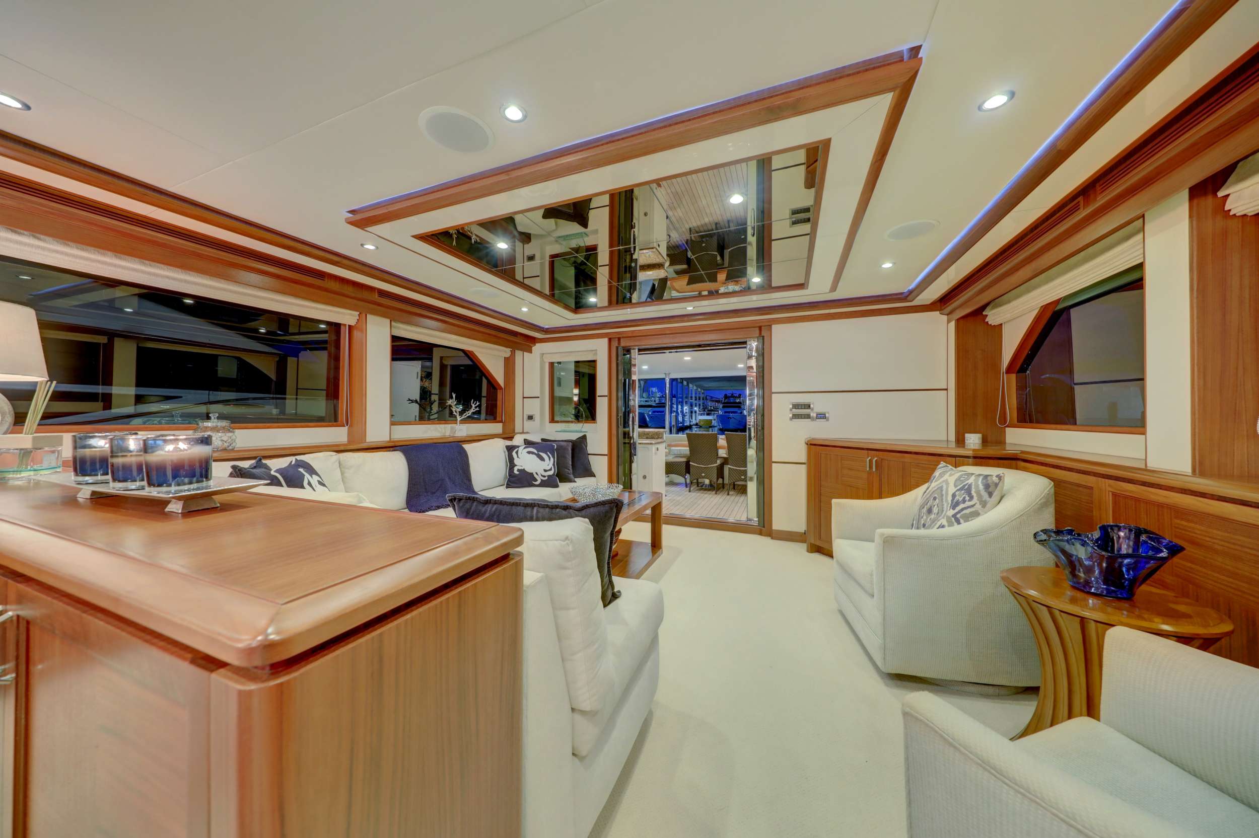 UNCORKED Yacht Charter - Main Salon Facing Aft