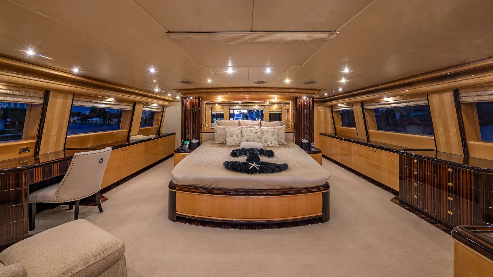 Upper deck master