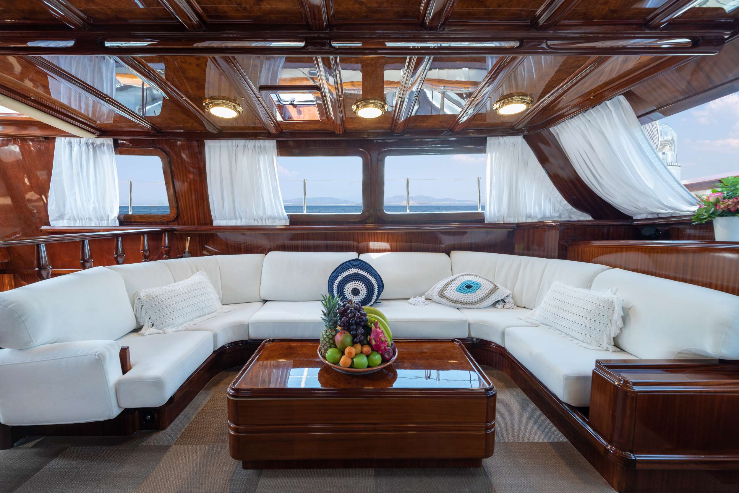 SPIRIT L Yacht Charter - Main Salon