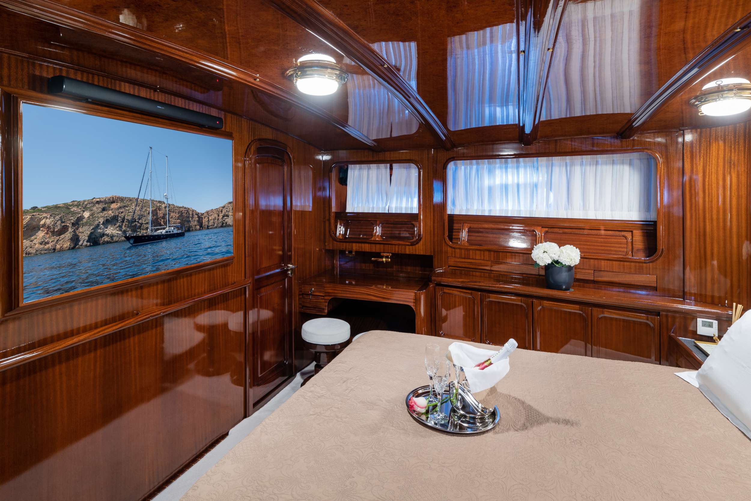 SPIRIT L Yacht Charter - Double Cabin