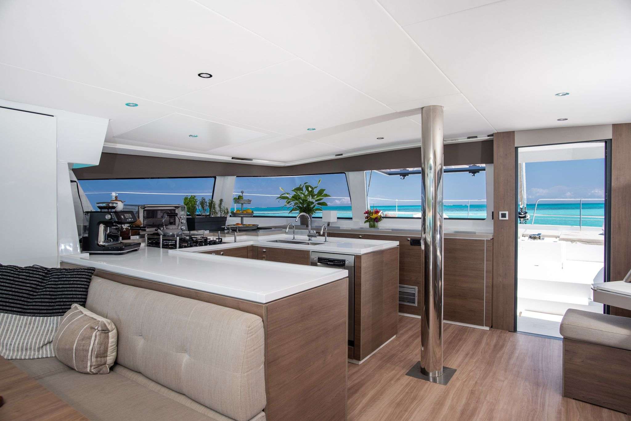 LOCATION 5.4 Yacht Charter - Galley