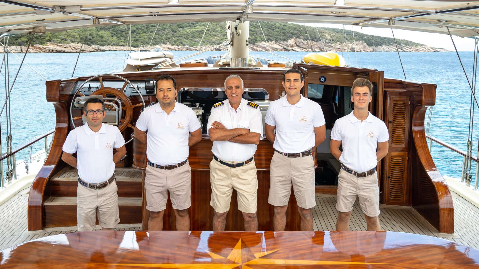 Yacht Charter Estrella De Mar Crew