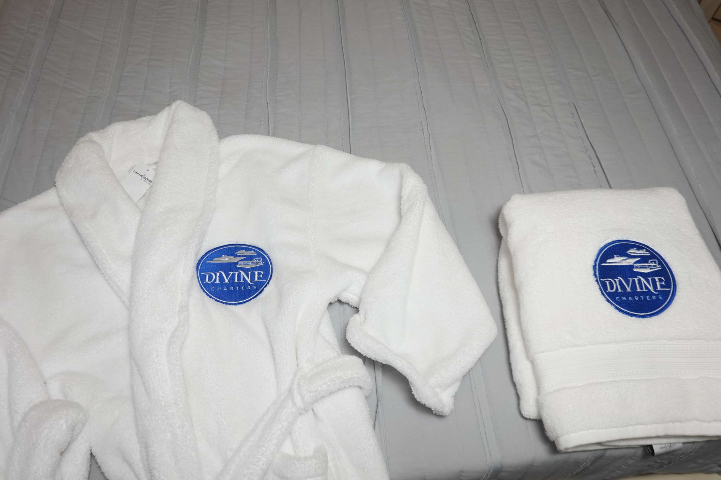 Custom logo&rsquo;d robe &amp; towels