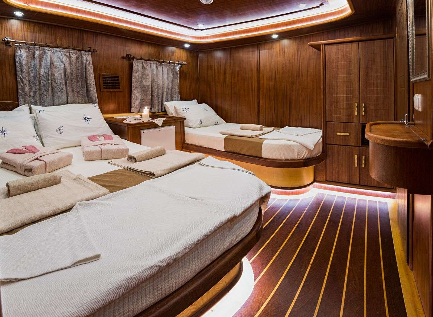 Triple Cabin 