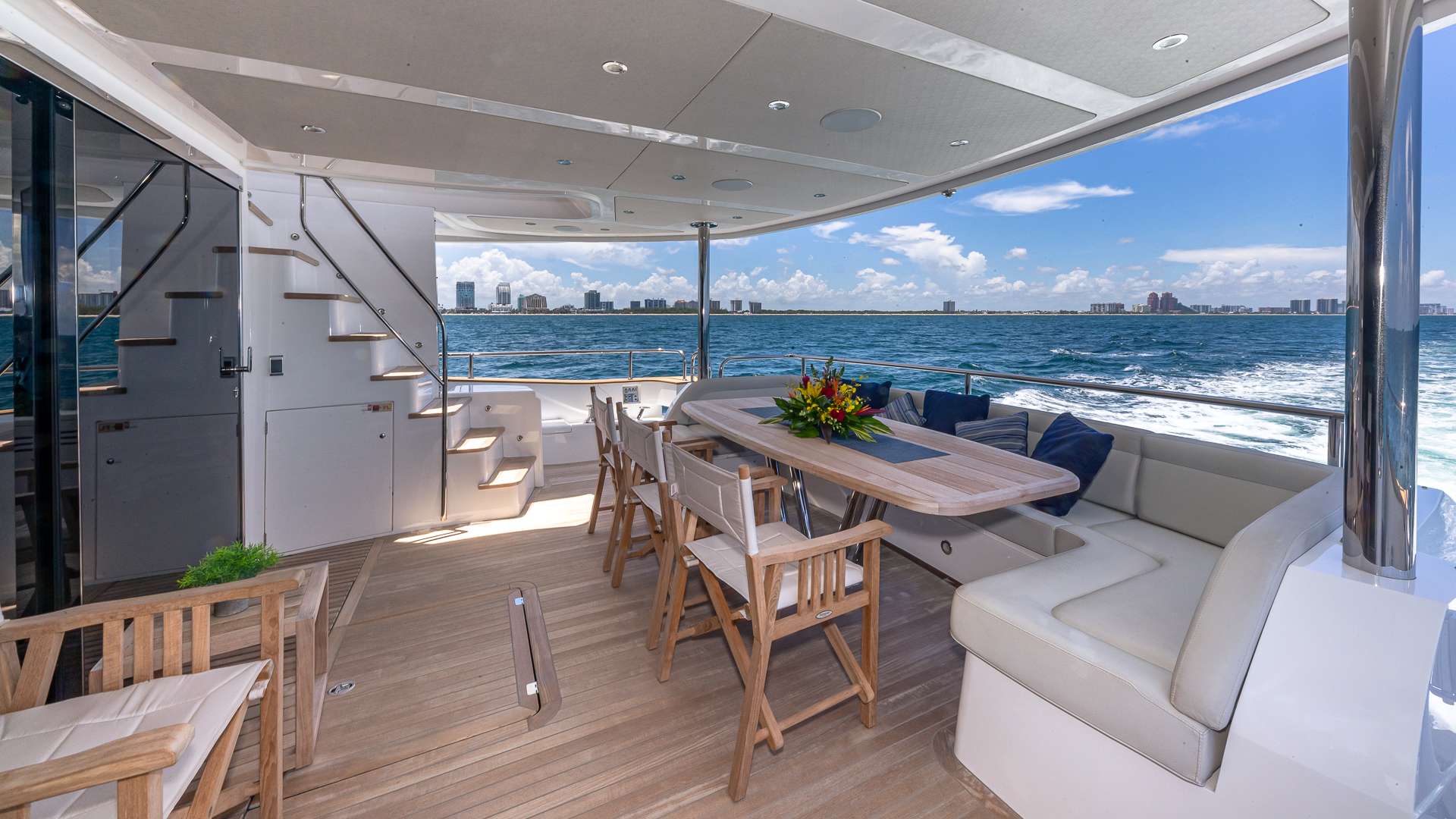 MIRRACLE Yacht Charter - Aft deck