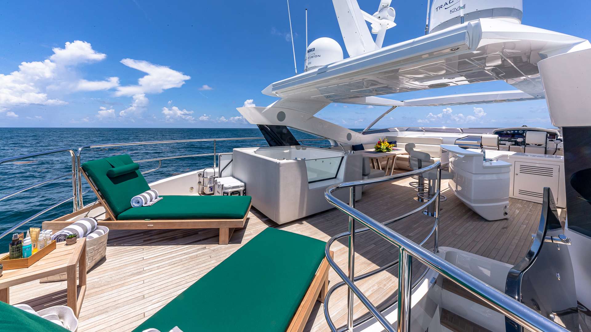 MIRRACLE Yacht Charter - Jacuzzi