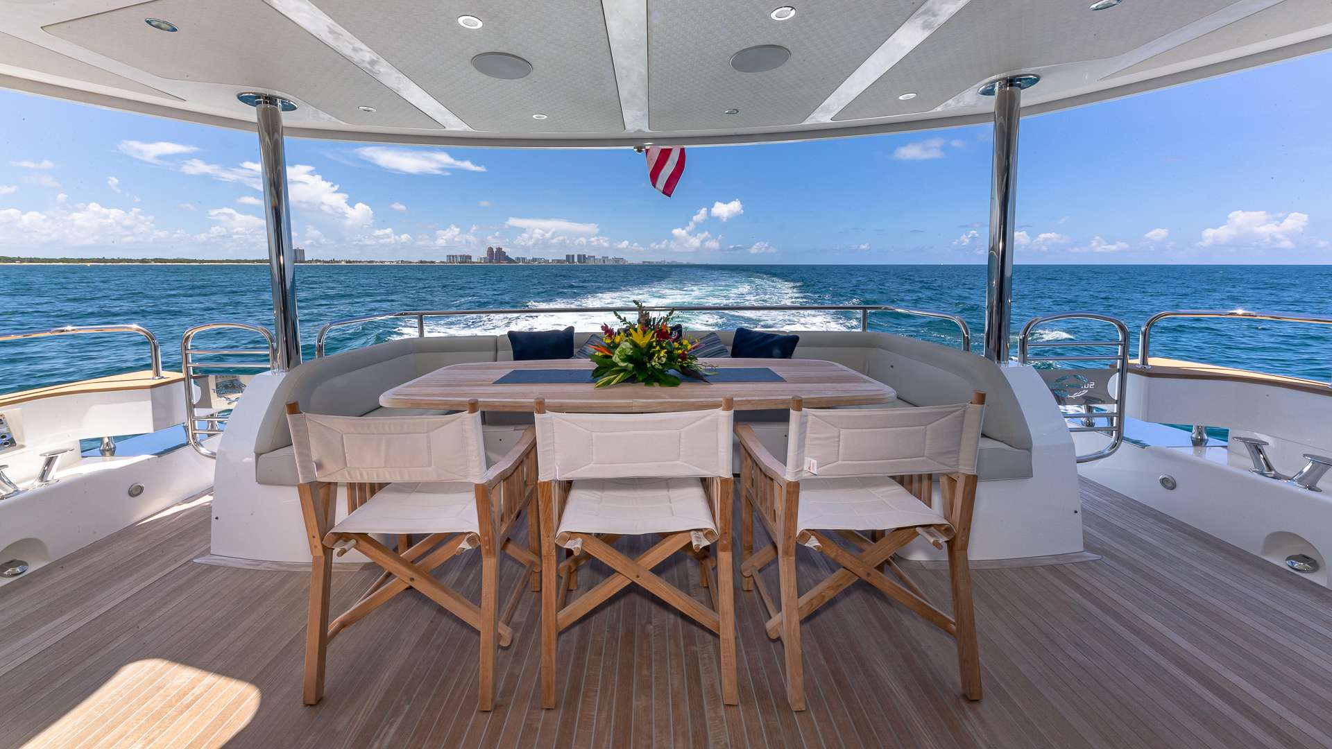 MIRRACLE Yacht Charter - Aft deck