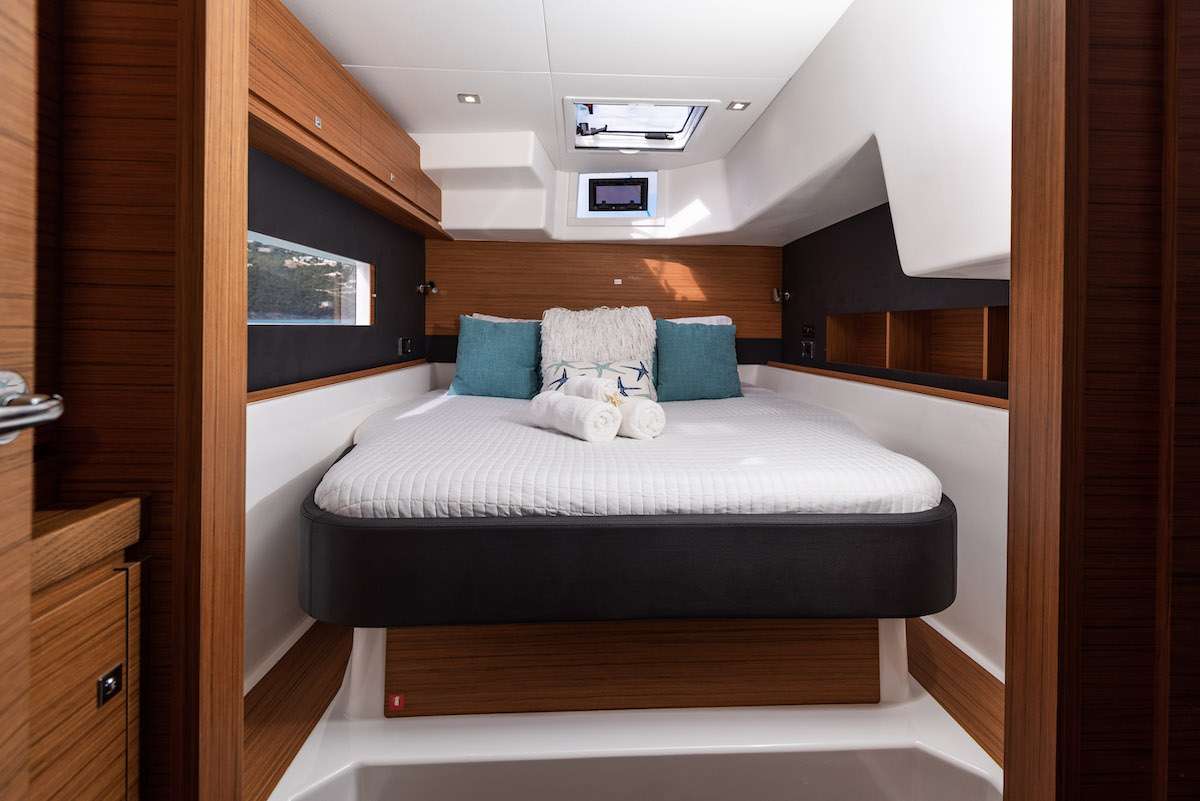AQUANIMITY Yacht Charter - Guest Cabin