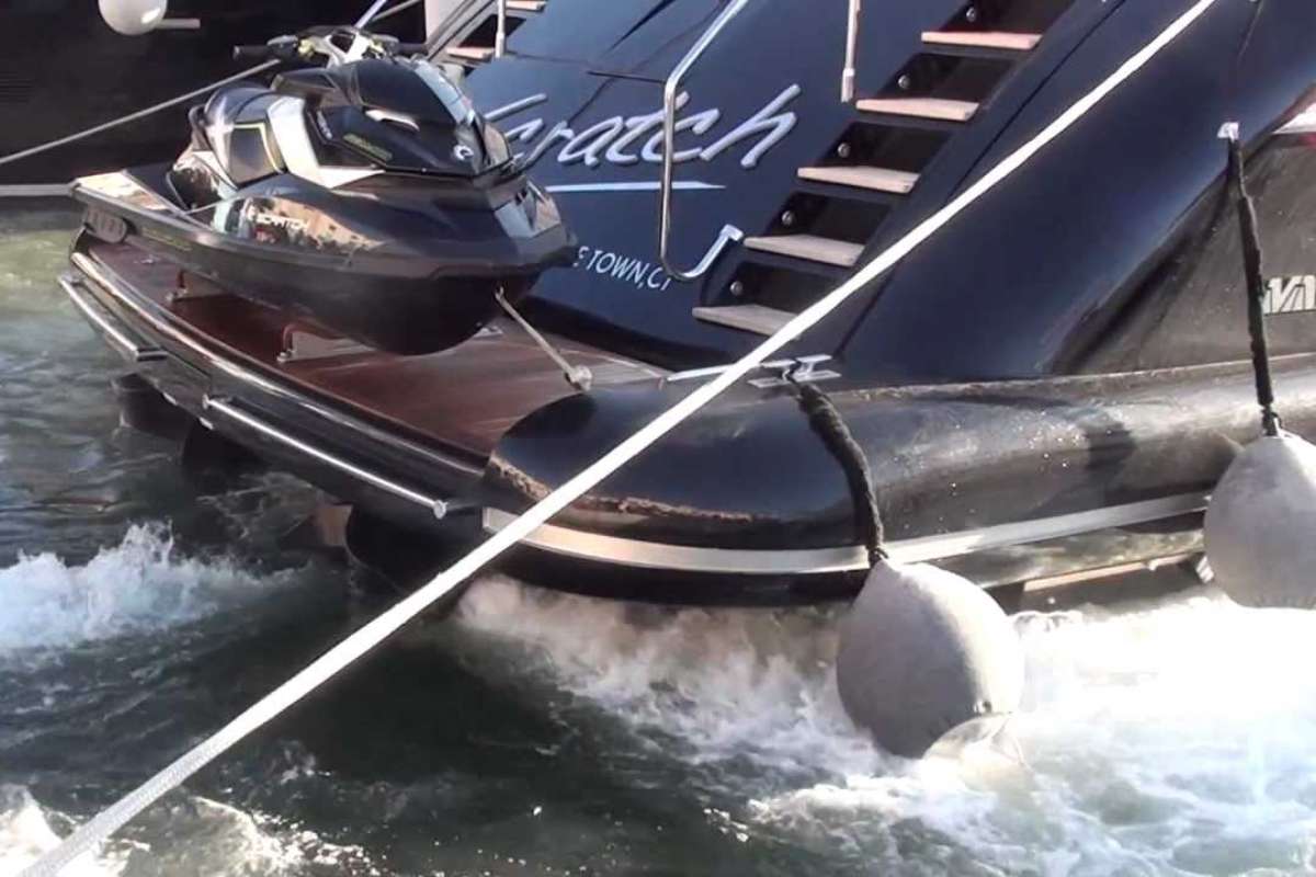 motor yacht SCRATCH
