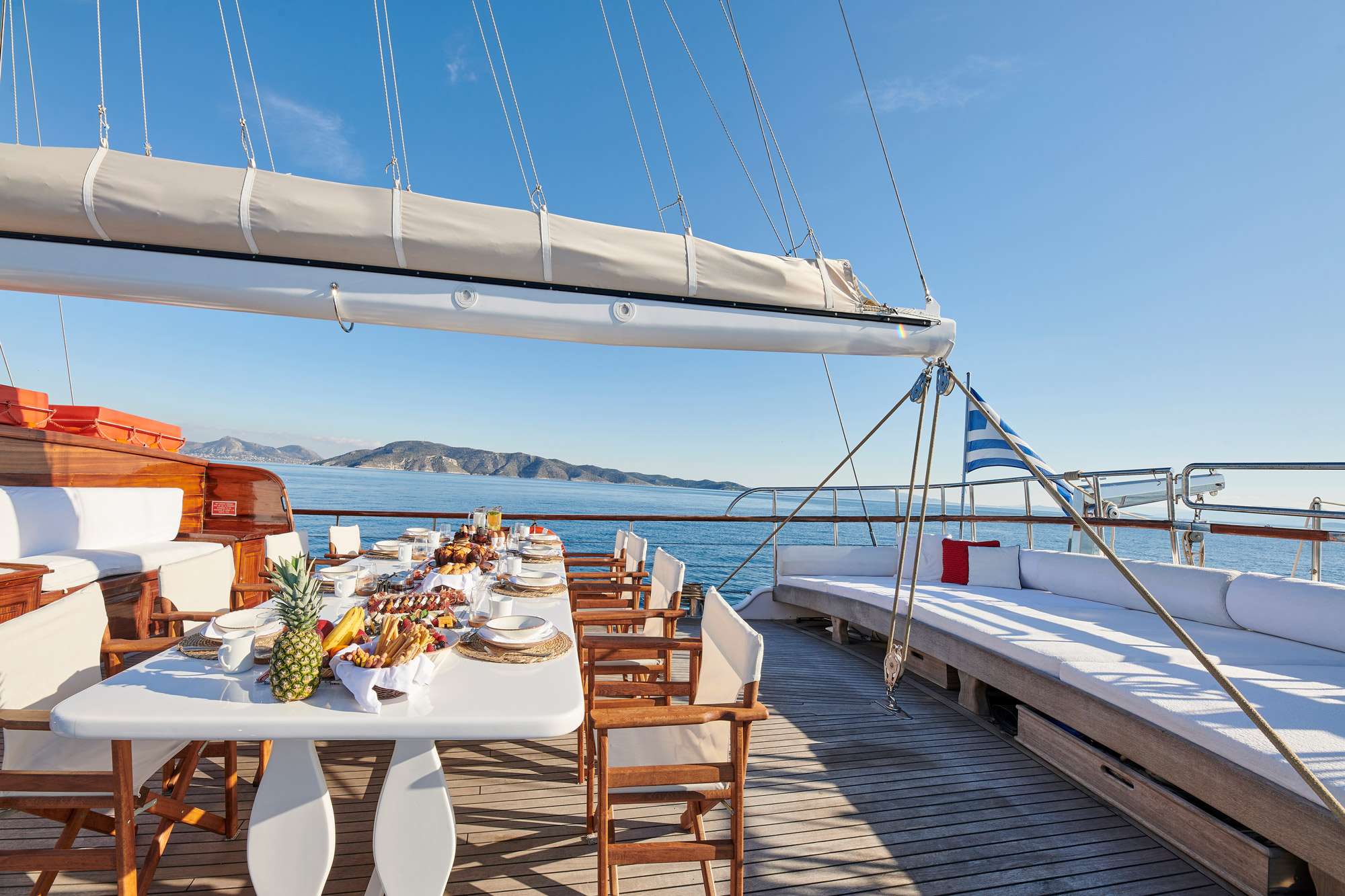 WHITE PEARL Yacht Charter - Aftdeck side view
