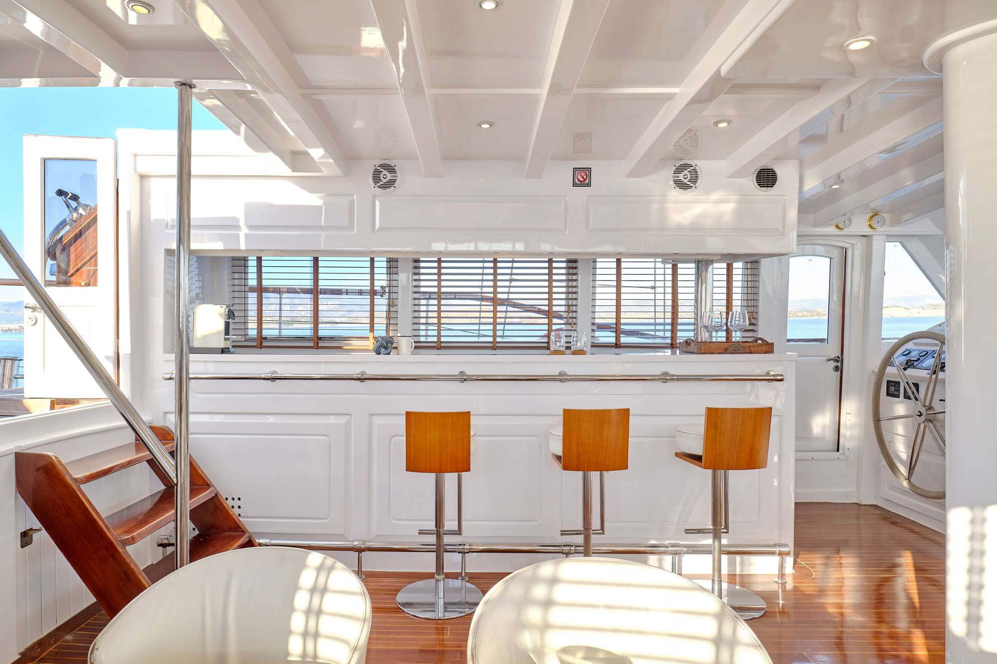 WHITE PEARL Yacht Charter - Bar