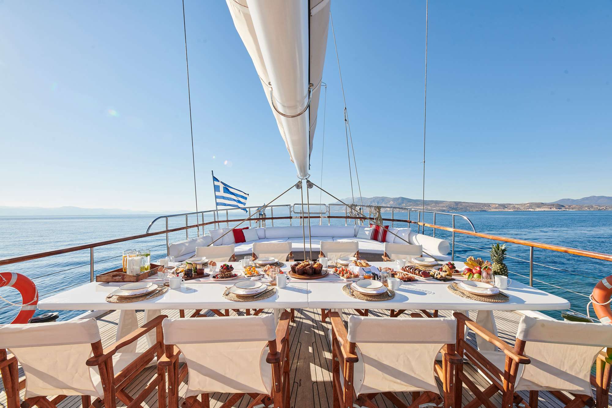 WHITE PEARL Yacht Charter - Aftdeck