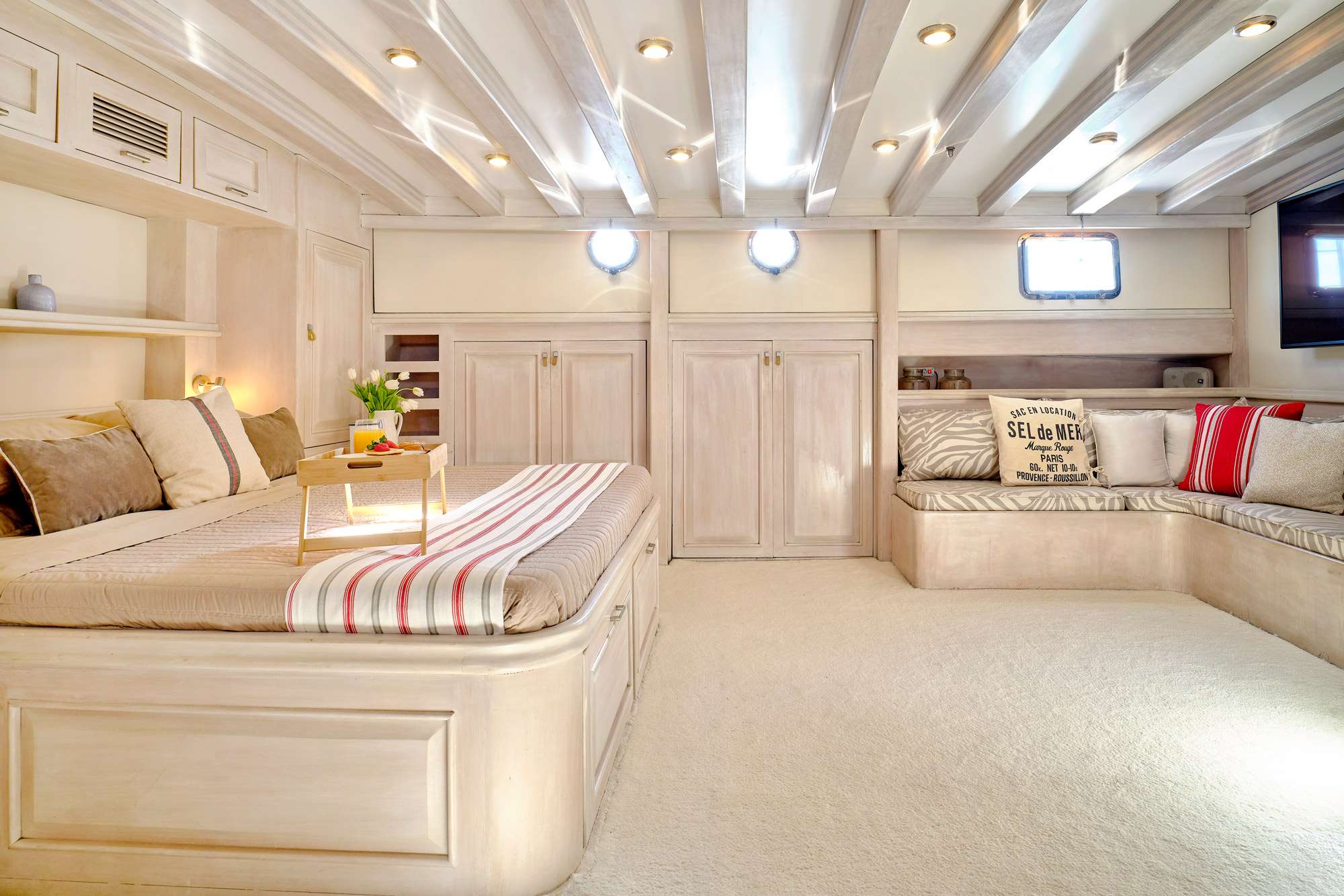 WHITE PEARL Yacht Charter - Master cabin with sofa