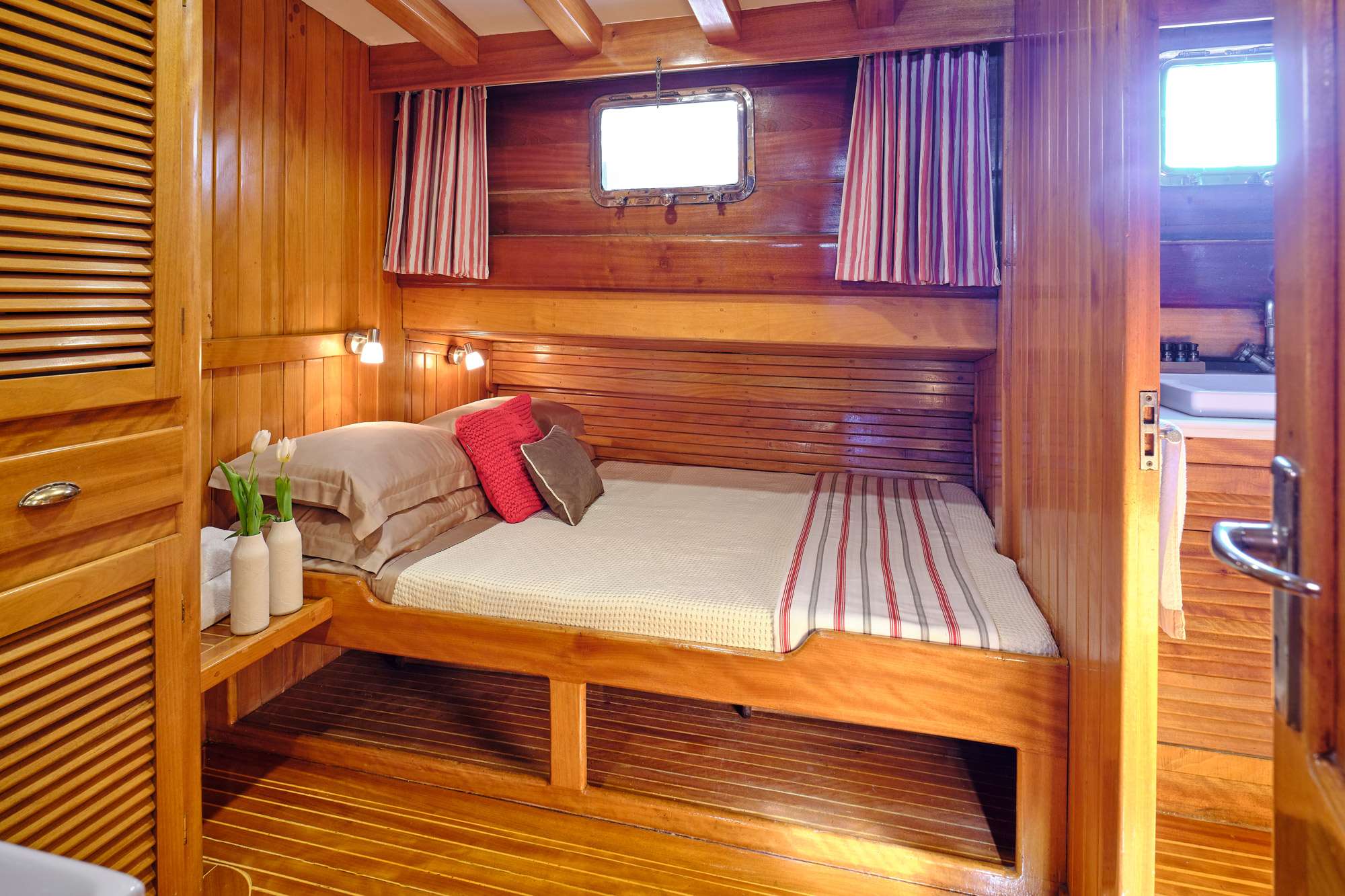 WHITE PEARL Yacht Charter - Double cabin