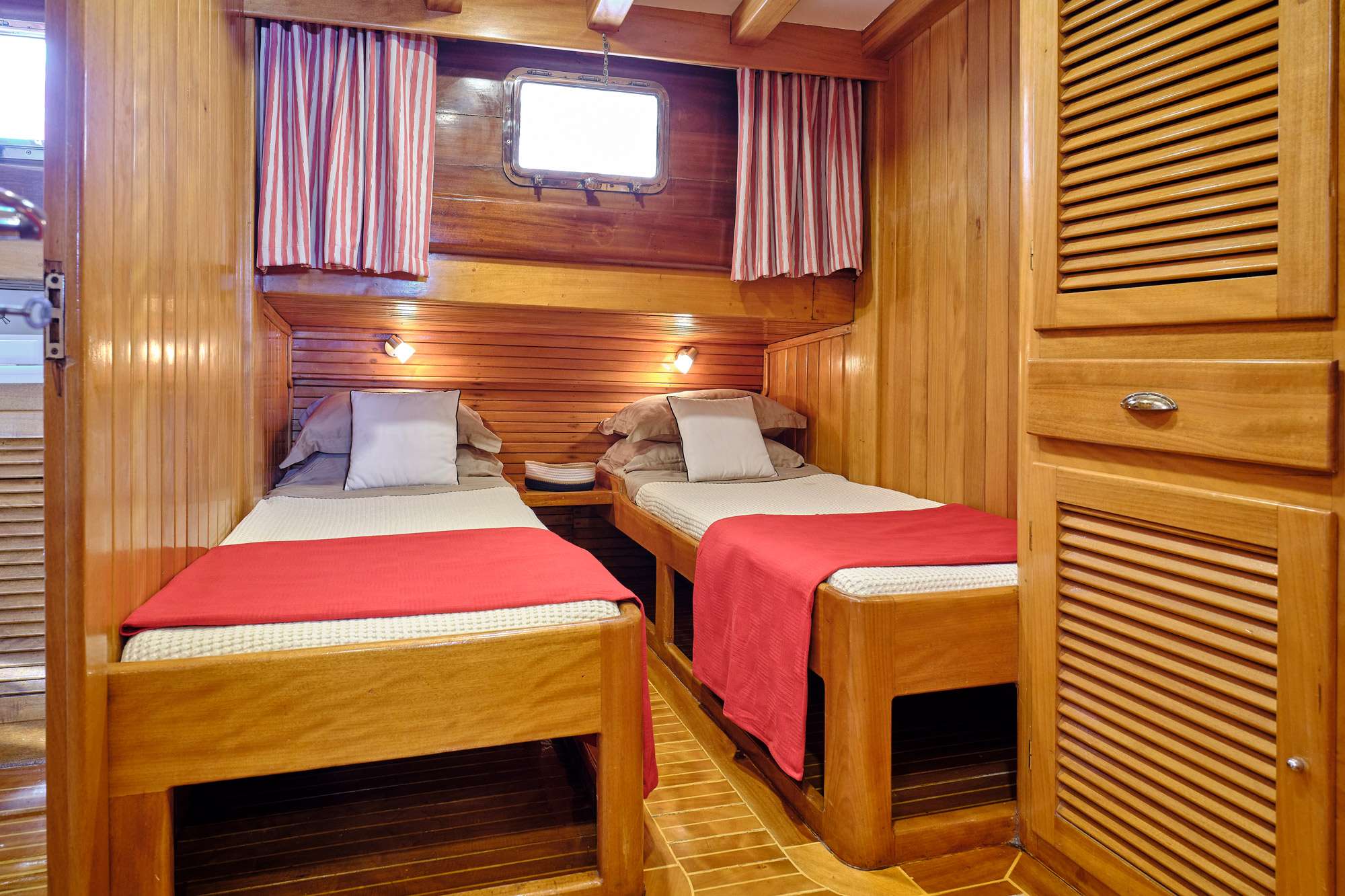 Twin cabin