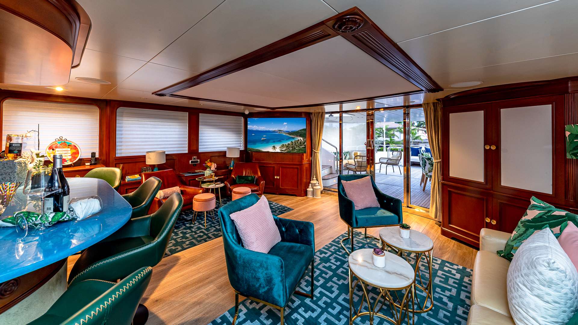 POUR ANOTHER Yacht Charter - Sky lounge